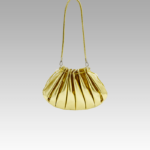 Sac à bandoulière Chloé doré en similicuir plissé pour femme - disponible chez Izamel.