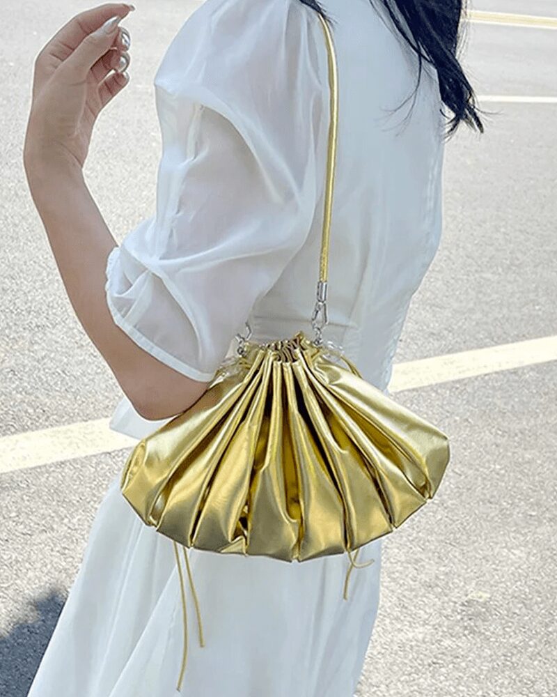 Chloé sac à bandoulière doré en similicuir plissé, accessoire chic pour femme.