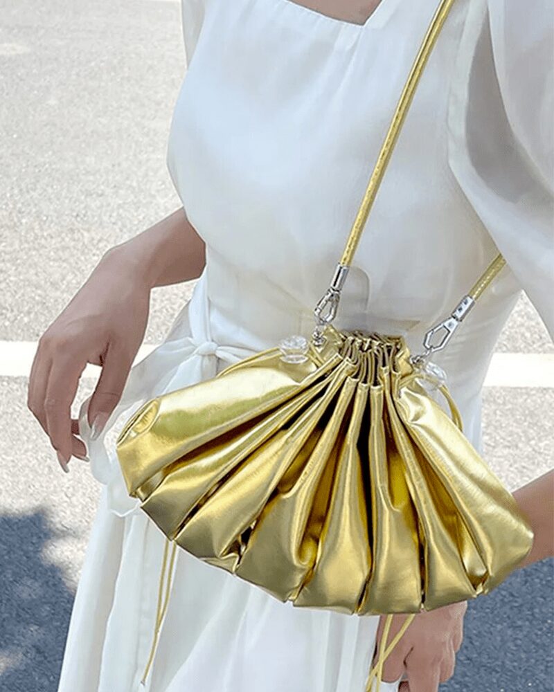 Chloé sac à bandoulière doré en similicuir plissé, accessoire chic pour femme.