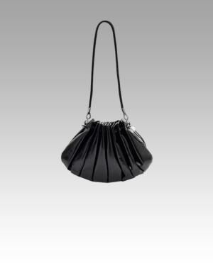 Chloé-sac-à-bandoulière-noir-similicuir-plisé-femme-boutique-izamel Sac à bandoulière Chloé noir en similicuir plissé pour femme, disponible chez Izamel, votre destination shopping de luxe.