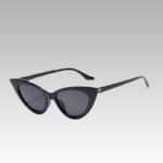 Lunettes de soleil Ciara noires classiques avec protection UV400 pour femmes, disponibles chez Izamel.