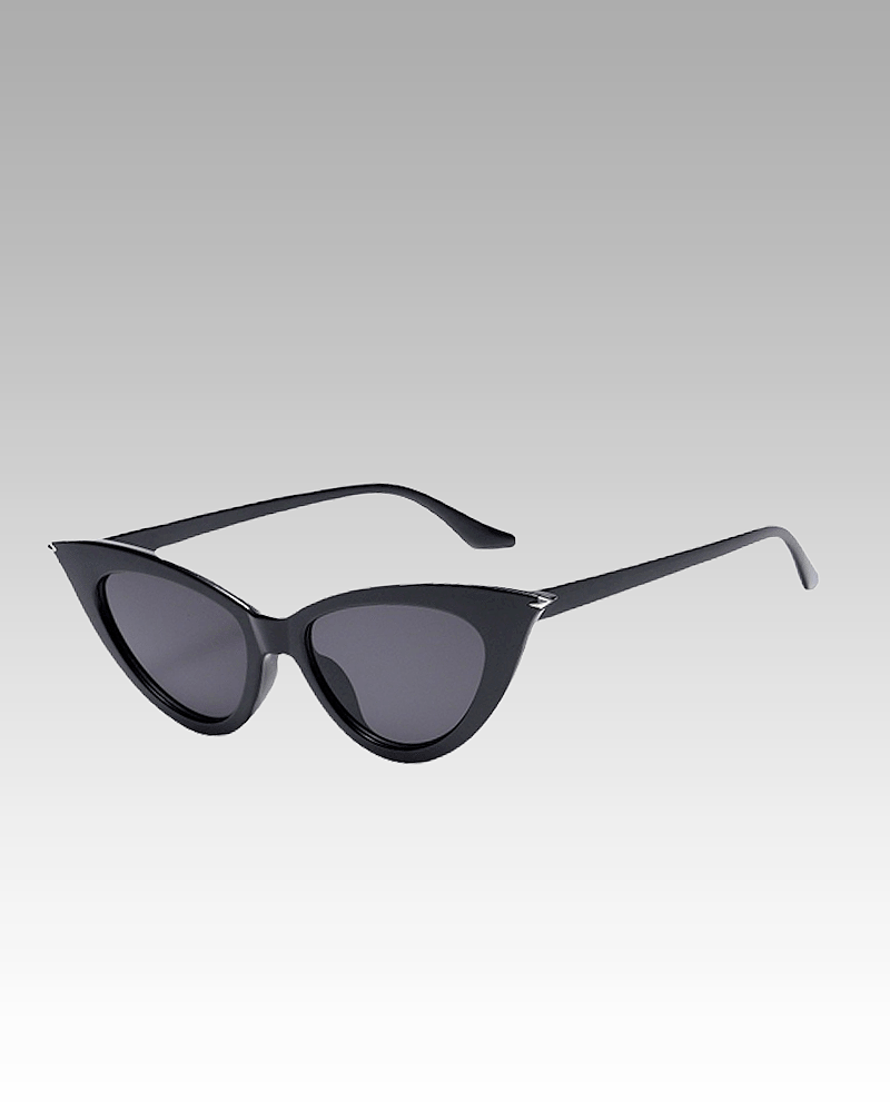 Lunettes de soleil Ciara noires classiques avec protection UV400 pour femmes, disponibles chez Izamel.