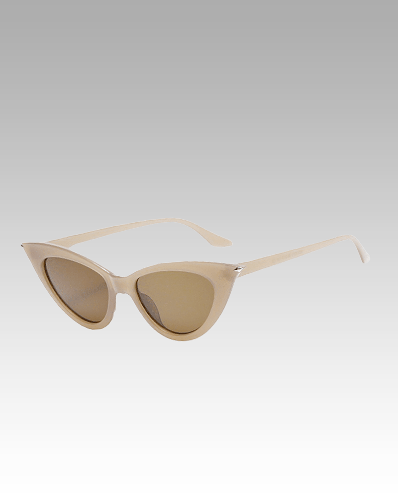 Lunettes de soleil Ciara nude classiques avec protection UV400, disponibles chez Izamel.