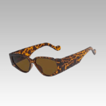 Lunettes de soleil Felicia léopard pour femme, alliant style vintage et protection UV400, disponibles chez Izamel.