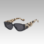 Lunettes de soleil Felicia gris et noir vintage pour femme, garantissant une protection UV400, disponibles chez Izamel.