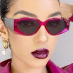 Lunettes de soleil Felicia rose vintage pour femme, offrant une protection UV400, portées avec élégance chez Izamel.