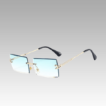 Lunettes de soleil Gracie rétro bleu avec protection UV400 - Femme portant des lunettes de soleil - Boutique Izamel