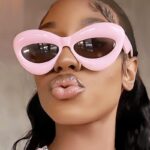 Lunettes de soleil rose Kelly pour femme, garantissant une protection UV400 et un style distinctif.