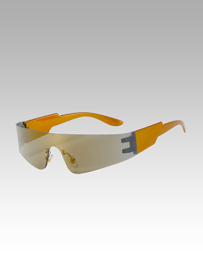 Lunettes de soleil orange Kyle, accessoire de style streetwear pour femmes avec protection UV400, disponibles chez Izamel.
