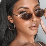 Un éclat raffiné avec les lunettes de soleil Lesly couleur Champagne. Disponibles avec protection UV400 chez Izamel.