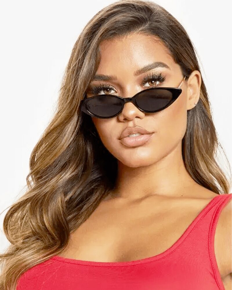 Femme portant les lunettes de soleil Lesly noir original UV400.