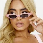 Lunettes de soleil Livia rose rétro avec protection UV400.
