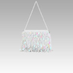 Sac à bandoulière blanc pailleté Mandy, accessoire de mode éblouissant provenant de la boutique Izamel, porté avec chic par une femme.
