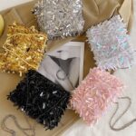 Sac à bandoulière Mandy à paillettes, offrant un éventail de couleurs pour tous les goûts et les styles.