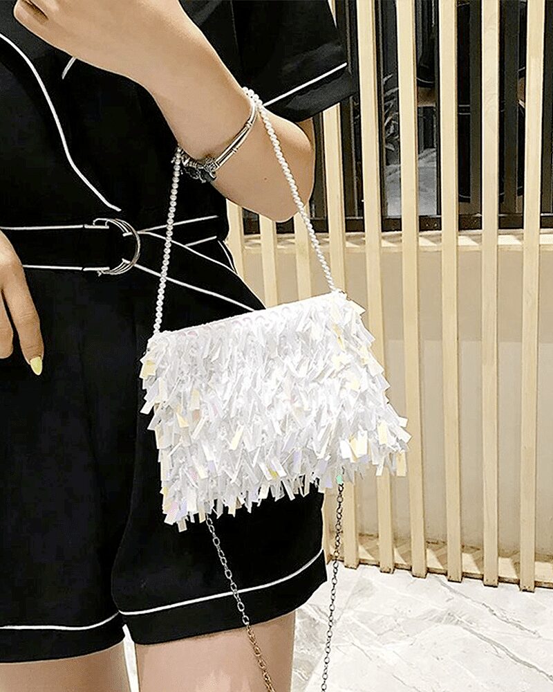 Sac à bandoulière rose pailleté Mandy, accessoire de mode pour femme porté élégamment sur le bras.