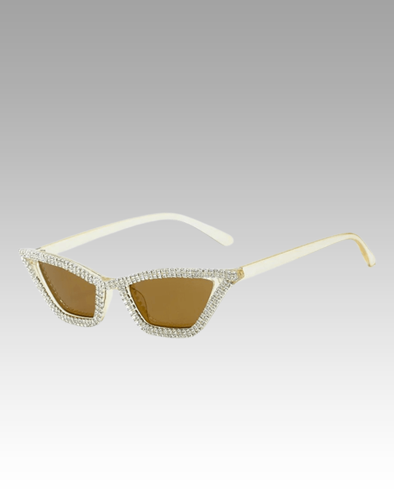 Lunettes de soleil Naomie champagne avec strass et protection UV400, disponibles chez Izamel.