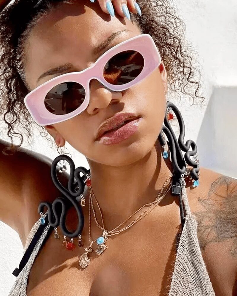 Lunettes de soleil Pretty rouge rétro avec protection UV400 pour femme - Boutique Izamel.