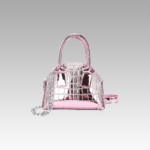 Sac à main Sandy rose clair en similicuir vernis - accessoire chic chez Izamel.