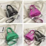 Sac à main Sandy en similicuir vernis - une gamme de couleurs variées.