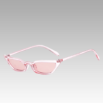 Lunettes de soleil Valentina roses au style rétro, offrant une protection UV400, portées par une femme. Disponibles chez Izamel.