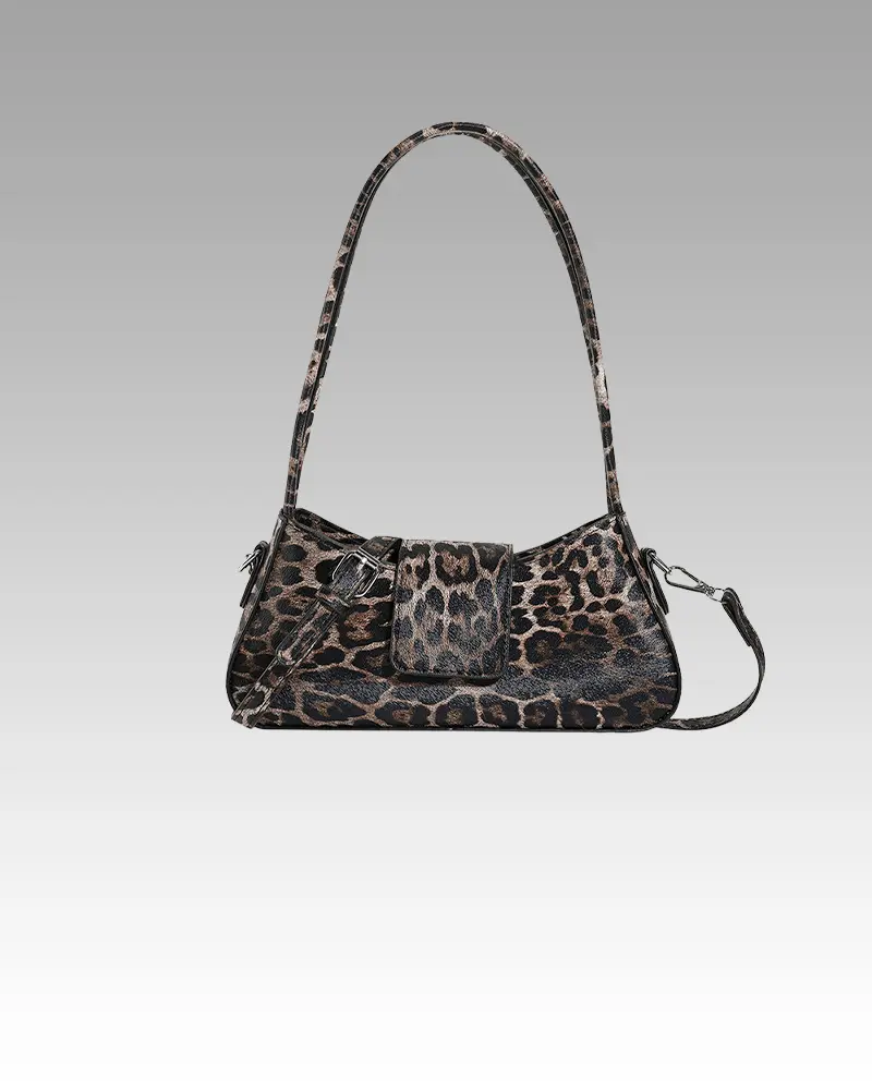 Sac à main Iris avec motif léopard noir pour femmes, disponible chez Boutique Izamel.