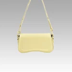 Sac à main Lina en similicuir jaune pour femmes, disponible chez Boutique Izamel.