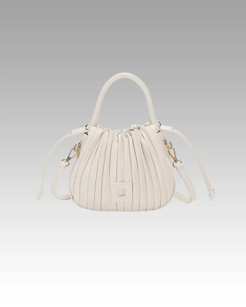 Sac à main Mia plissé blanc pour femmes, disponible chez Boutique Izamel.