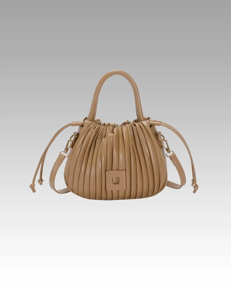 Sac à main Mia plissé crème pour femmes, disponible chez Boutique Izamel.