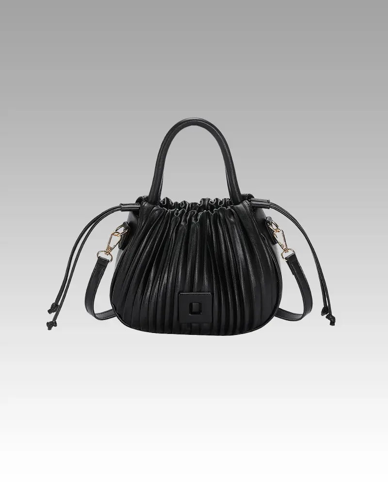 Sac à main Mia plissé noir pour femmes, disponible chez Boutique Izamel.