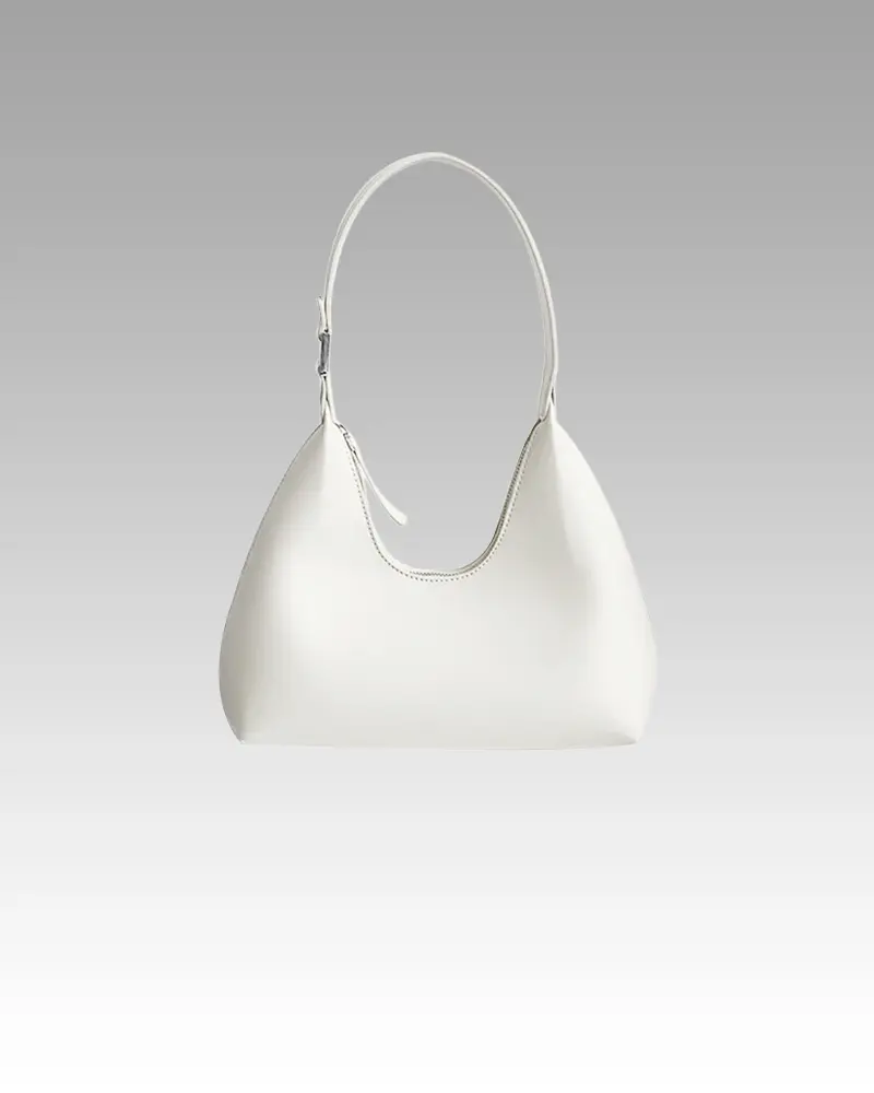 Sac à main Samia en similicuir blanc pour femmes, disponible chez Boutique Izamel.